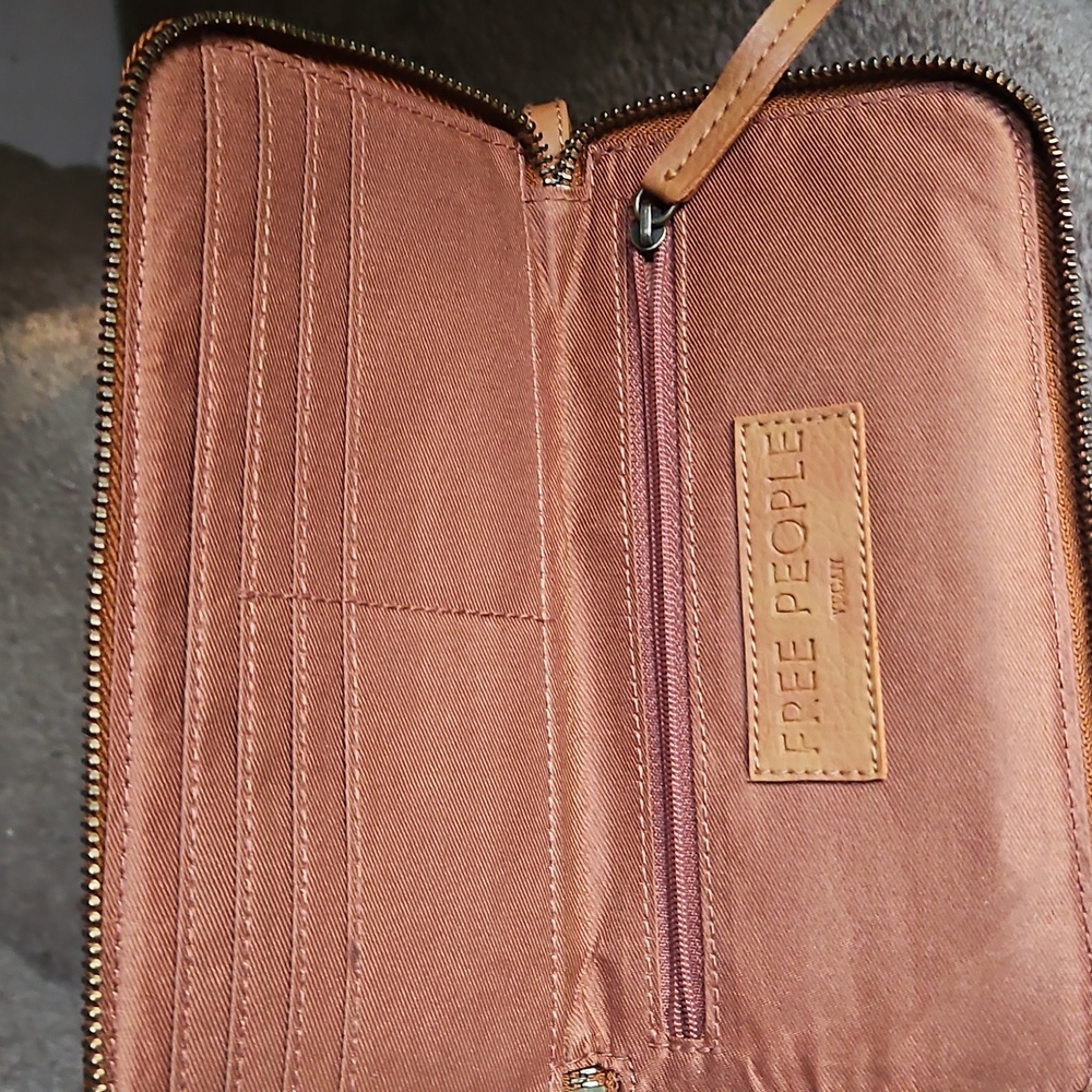 FREE PEOPLE - Brown Tan Distressed Vegan Wallet New - Picture 2 of 3